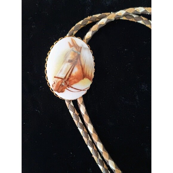 Vintage Bolo Tie Horse Portrait On Porcelain In Gold Tone Setting Leather Braid - Picture 4 of 7